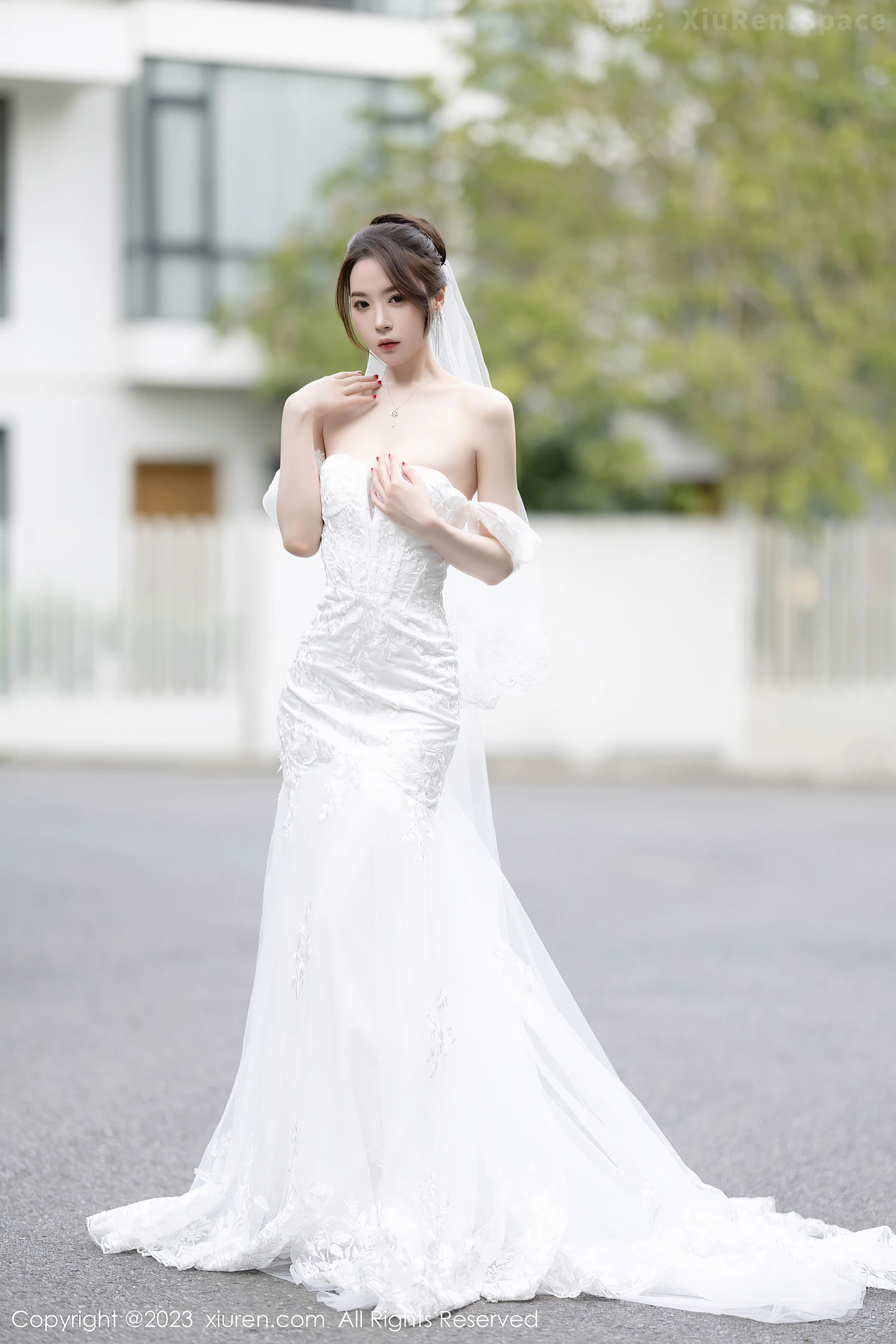 图片[4]-[XiuRen秀人网]VOL.7310 模特梦心玥安吉旅拍性感白色婚纱服饰半脱秀曼妙身姿诱惑写真83P-秀人网官方网站